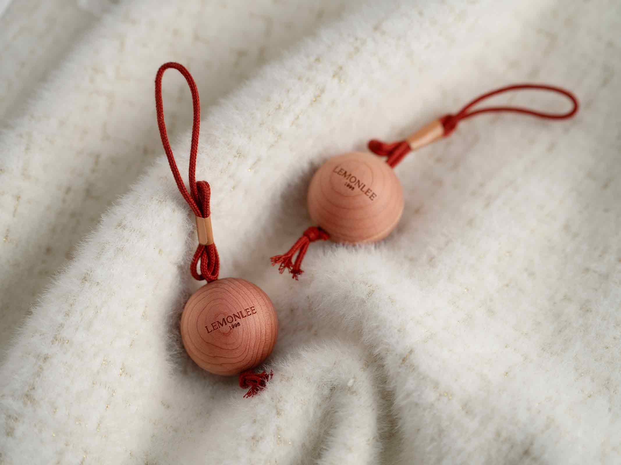 復(fù)古實(shí)木衣架17C020